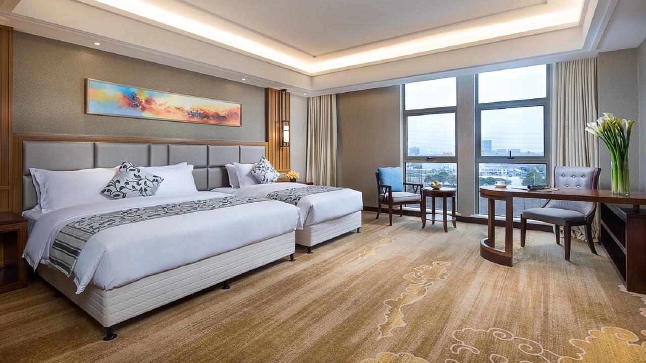 Ramada Shanghai East-Pudong International Airport Екстериор снимка